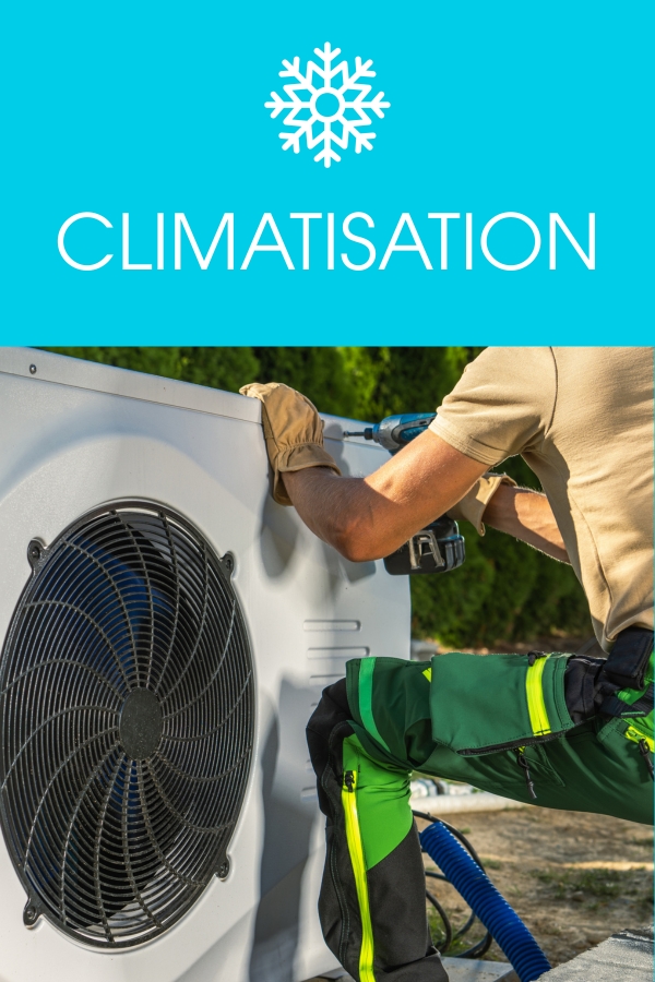 Unité extérieure de climatisation avec robinet de service en laiton et tuyaux cuivre sur fond gris - Installation de climatisation par Aurélien Dehez