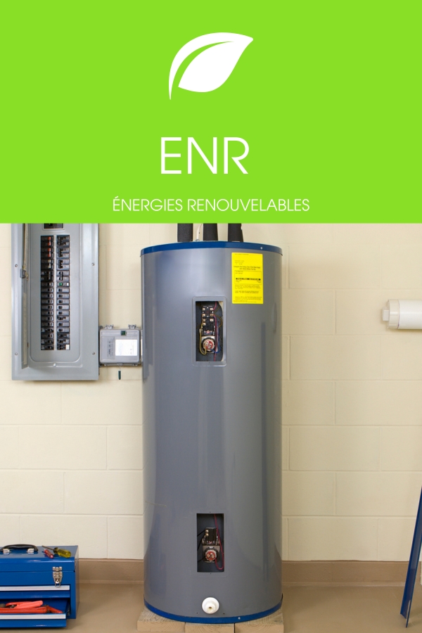 Pompe à chaleur et panneau solaire avec raccords en laiton sur fond gris - Solutions d’énergies renouvelables par Aurélien Dehez à Montauban-de-Bretagne